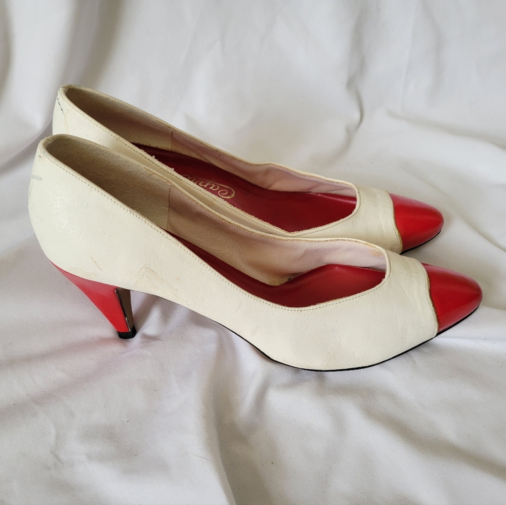 Vintage white and red Pin Up Pumps, 70s Capri brand size 8.5 vixen heels